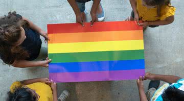 O trabalho “Escola sem Homofobia” procura combater o preconceito e violência contra a população LGBT - Getty Images