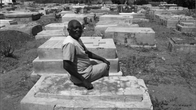 Narcisse no local onde foi enterrado em maio de 1962, no Haiti - Getty Images