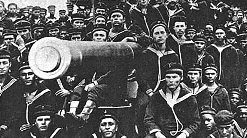 Num ato de ousadia, os marinheiros apontaram seus canhões para o Rio de Janeiro exigindo melhores qualidades de trabalho - Domínio Público