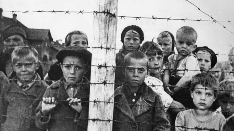Prisioneiros de guerra em Auschwitz - Wikimedia Commons