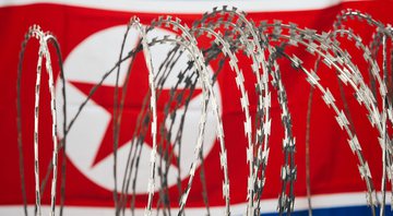 Imagem ilustrativa da bandeira da Coreia do Norte com arames. - Getty Images