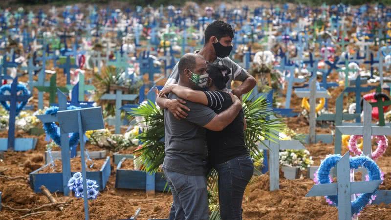 Cena registrada em cemitério em Manaus - Getty Images