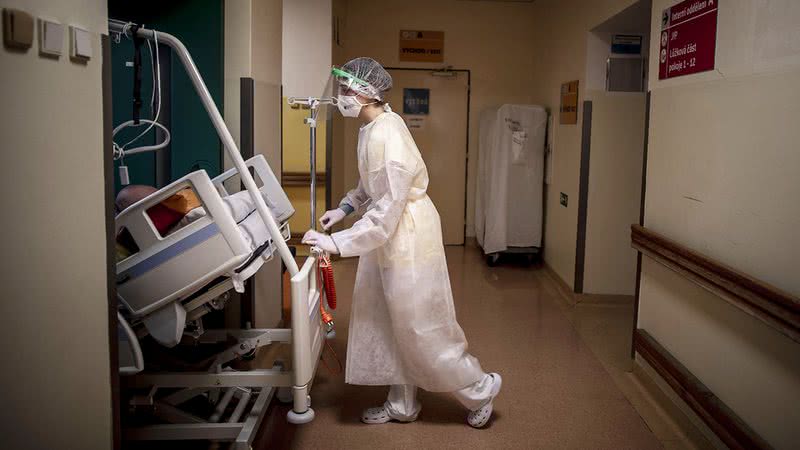 Imagem meramente ilustrativa de maca em hospital - Getty Images