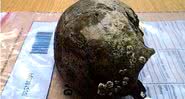 A "bola" era, na verdade, um crânio de 2.800 anos - Divulgação / Isle of Wight County Press