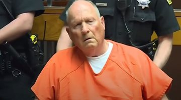 Assassino do Estado Dourado no tribunal, em trailer da série Golden State Killer: Main Suspect - Divulgação/Youtube/Oxygen