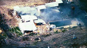 Incêndio ocorrido durante o Cerco de Waco - Wikimedia Commons