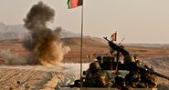 Soldados afegãos em combate na província de Helmande, em 2001 - Wikimedia Commons