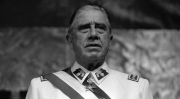 Fotografia de Pinochet - Wikimedia Commons