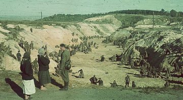 Fotografia da ravina onde ocorreu massacre de Babi Yar, então vazia - Divulgação