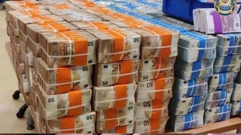 Quantia de 11 milhões de euros abandonada pelo narcotraficante - Divulgação/Polícia Judiciária de Portugal