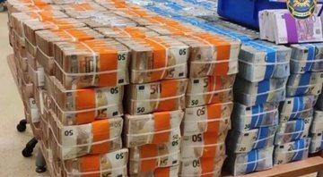 Quantia de 11 milhões de euros abandonada pelo narcotraficante - Divulgação/Polícia Judiciária de Portugal