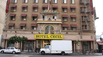 Fachada do Hotel Cecil - Wikimedia Commons