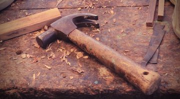 Imagem meramente ilustrativa de um martelo, a arma do crime - Divulgação/Pixabay