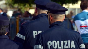 Imagem meramente ilustrativa de policiais na Itália - Divulgação/ Pixabay/ @ulleo
