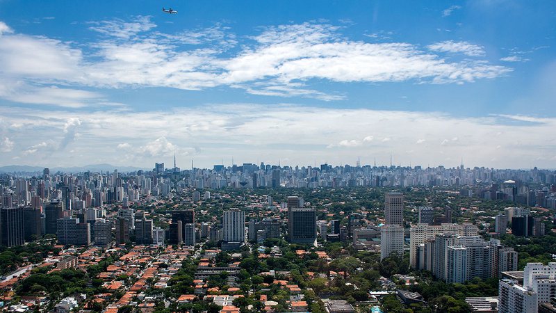 A cidade de São Paulo vista de cima - Fernando Stankuns via Wikimedia Commons