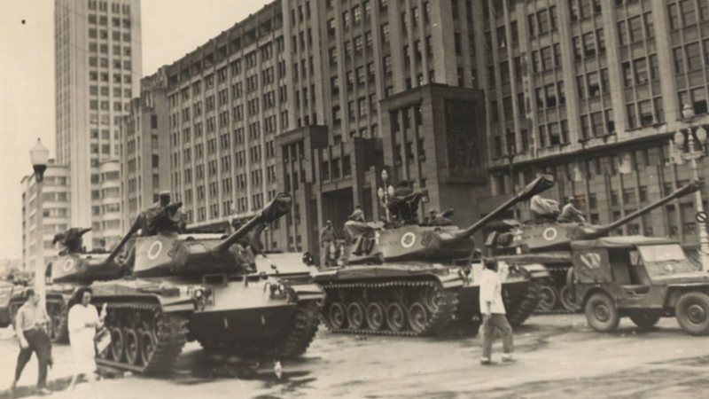 Registro feito em 1964 mostra tanques no Rio de Janeiro - Arquivo Nacional