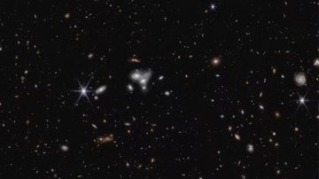 Fotografia feita pelo James Webb da galáxia onde está o buraco negro - Divulgação/ NASA, ESA, CSA, Steve Finkelstein (UT Austin), Micaela Bagley (UT Austin), Rebecca Larson (UT Austin).)