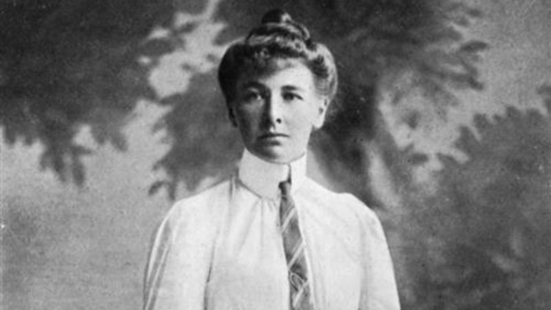 Charlotte Cooper em foto no início dos anos 1900 - Domínio Público via Wikimedia Commons