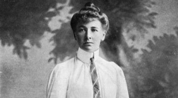 Charlotte Cooper em foto no início dos anos 1900 - Domínio Público via Wikimedia Commons