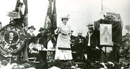 Rosa Luxemburgo discursando em Stuttgart, 1907 - Getty Images