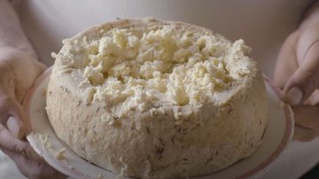 Trecho de vídeo mostrando fabricação do queijo citado - Divulgação/ Youtube/ Culture Trip