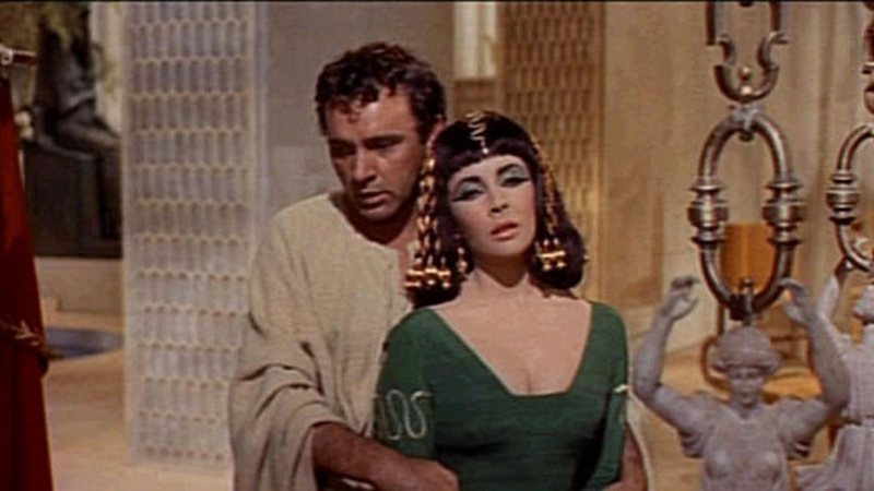 Elizabeth Taylor e Richard Burton em "Cleópatra" (1963)