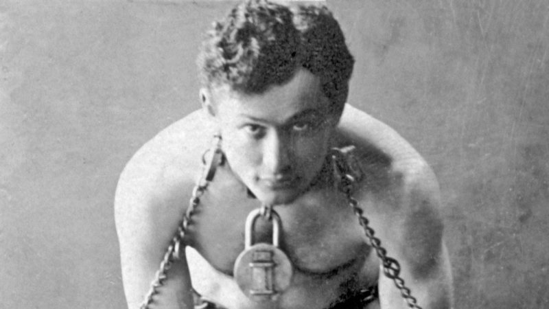 Wikimedia Commons/McManus-Young Collection - O grande mágico Houdini por volta de 1899