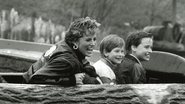 Diana em momento descontraído com os filhos, Harry e William - Thorpe Park/sob licença Creative Commons