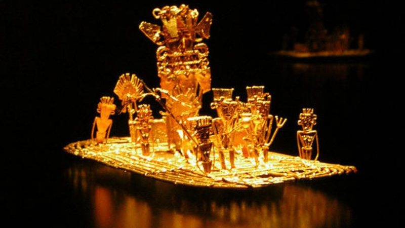 Escultura representando tradição de jogar tesouros em um lago como oferenda à uma deusa, que tornou-se posteriormente uma das origens da lenda de El Dorado - Wikimedia Commons/ Museu do Ouro