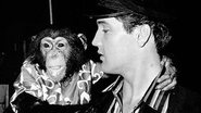 Elvis Presley e o macaco Scatter - Reprodução/ Redes Sociais / Twitter