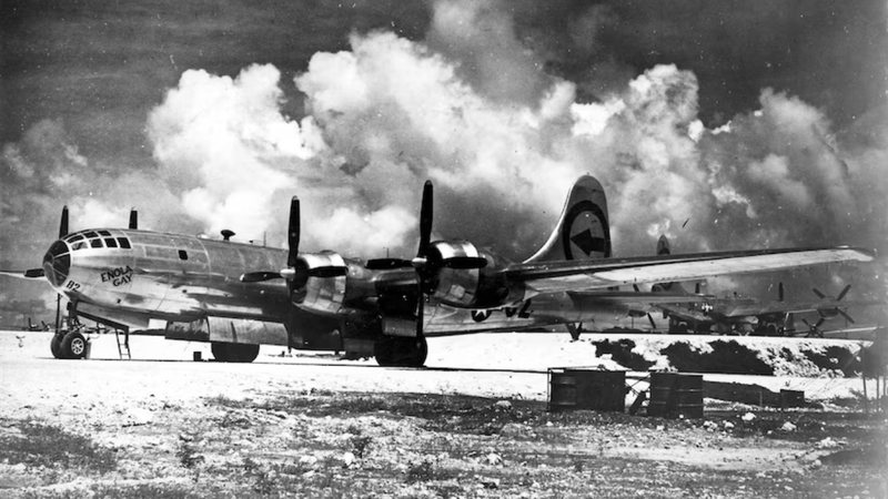 Antiga fotografia do avião B-29 Superfortress, batizado como Enola Gay - Divulgação/Departamento de Defesa dos Estados Unidos