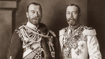 Nicolau II, da Família Romanov, e George V, da Família Windsor, respectivamente reis da Rússia e do Reino Unido - Domínio Público via Wikimedia Commons