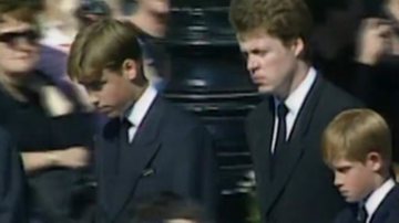 Os príncipes William e Harry no funeral da princesa Diana - Reprodução/Vídeo/People