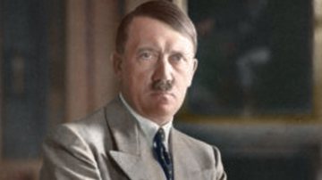 Fotografia de Adolf Hitler colorida digitalmente - Foto por JMK pelo Wikimedia Commons