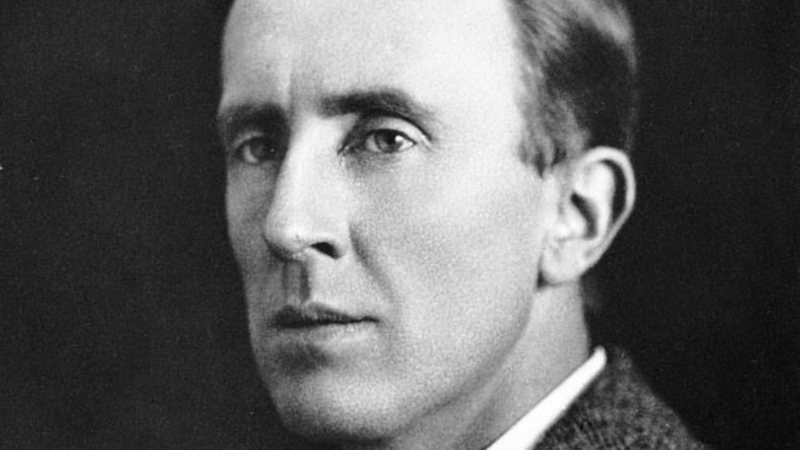 J. R. R. Tolkien em 1940 - Domínio Público via Wikimedia Commons