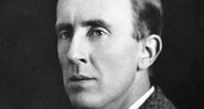 J. R. R. Tolkien em 1940 - Domínio Público via Wikimedia Commons
