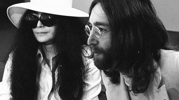 O astro John Lennon ao lado de Yoko Ono - Joost Evers/Anefo