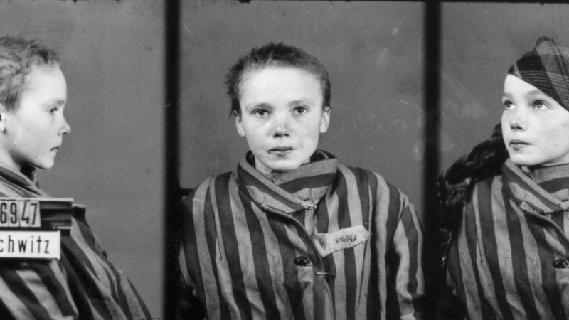 Czeslawa Kwoka no campo de concentração de Auschwitz - Wilhelm Brasse/Domínio Público via Wikimedia Commons
