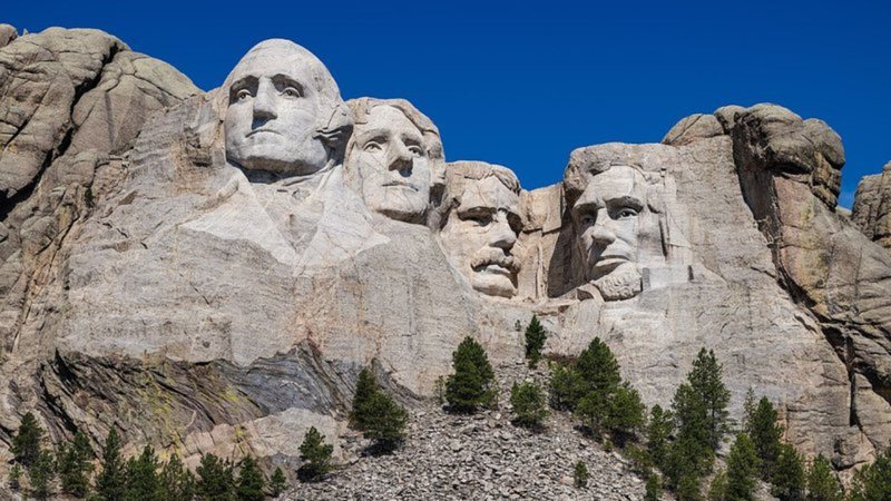 Da esquerda para direita: George Washington, Thomas Jefferson, Theodore Roosevelt e Abraham Lincoln - Wikimedia Commons