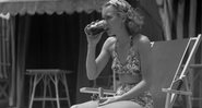 A atriz Jane Wyman de biquíni em meados de 1935 - Domínio Público/ Creative Commons/ Wikimedia Commons