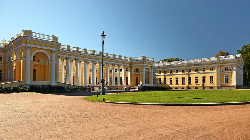 Fotografia de uma das faxadas do Alexander Palace - Wikimedia Commons