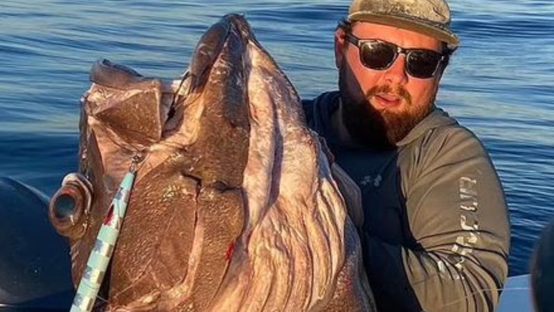 Pescador captura peixe gigante de 1,75m e 80 kg - Reprodução/Arquivo pessoal