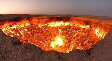 A Cratera de Darvaza, chamada de 'porta do Inferno', no Turcomenistão - Tormod Sandtorv via Wikimedia Commons