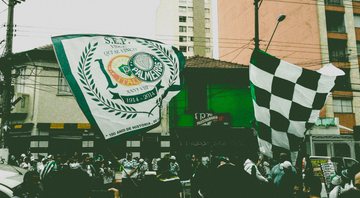Fotografia de torcedores do Palmeiras em pré-jogo - paulisson miura/ Creative Commons/ Wikimedia Commons