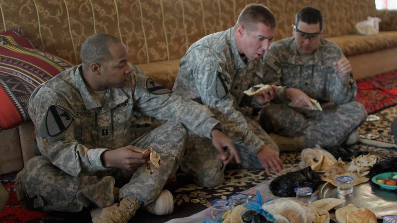 Soldados americanos durante refeição - Getty Images