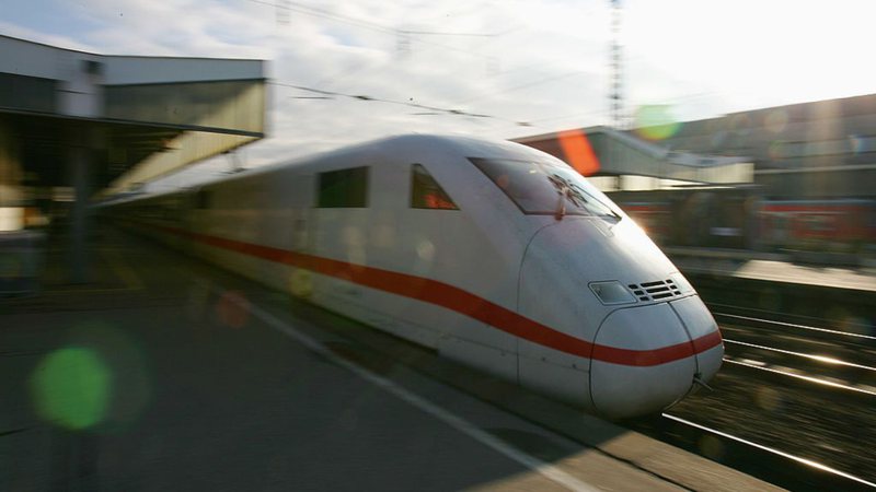 Fotografia meramente ilustrativa de trem-bala alemão - Getty Images