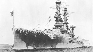 Fotografia do USS Utah durante a Segunda Guerra Mundial - Domínio Público