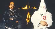 Daryl Davis e um membro da KKK na capa de seu livro Klan-destine Relationships: A Black Man's Odyssey in the Ku Klux Klan (1998) - Divulgação