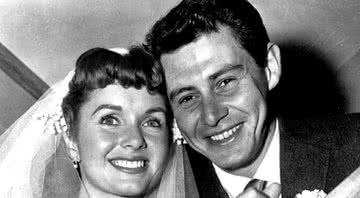 Debbie e Eddie no casamento, em 1955 - Wikimedia Commons