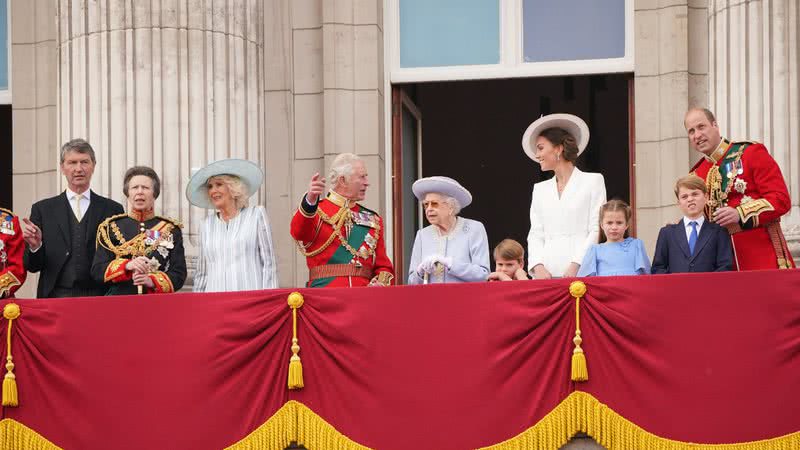 Família real reunida na varanda em 2022 - Getty Images